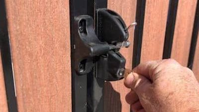Gate-Lock (1) Gate-Lock (1)
